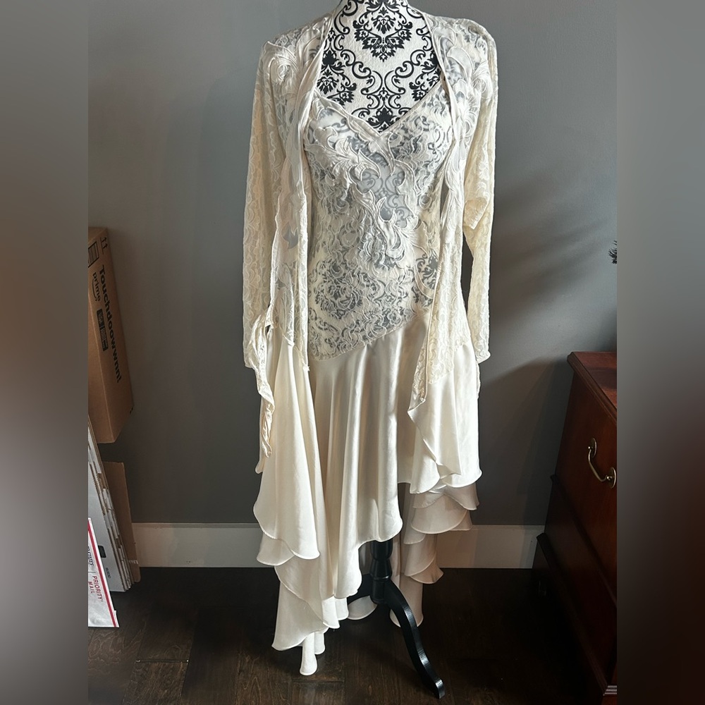 Off-White Lace Asymmetrical Natori Slip & Dressing Gown/ Robe, Small
